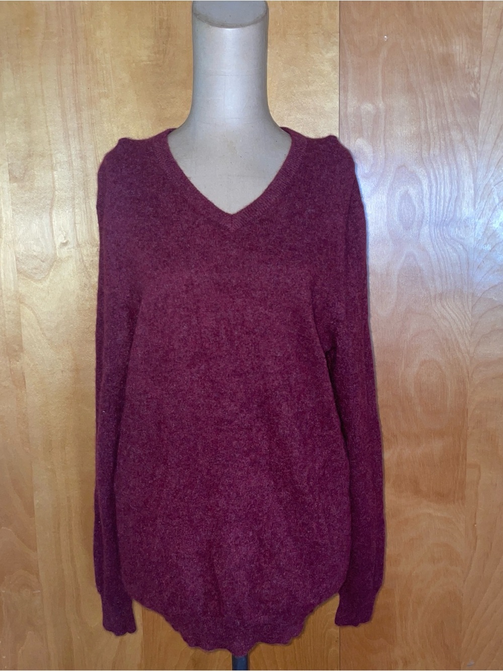 Club Room Women's V-Neck Sweater - Wine